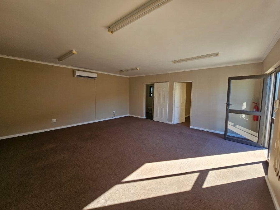 To Let commercial Property for Rent in Vincent Eastern Cape